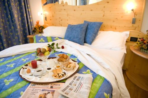 Hotel Rive - Complesso Turistico Campo Smith The 4-star Hotel Rivè - Complesso Turistico Campo Smith offers comfort and convenience whether youre on business or holiday in Bardonecchia. The hotel offers a wide range of amenities and perks to e