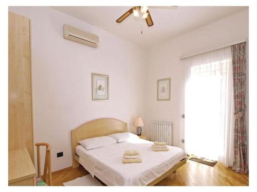 Apartment with Pool View  image 10