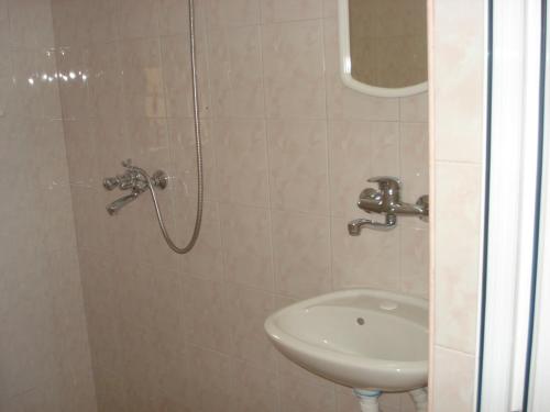 Twin Room image 2