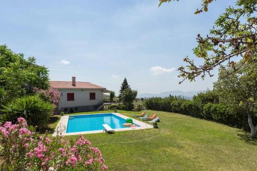  Luxurious Garden Pool Villa, Pension in Pallíni