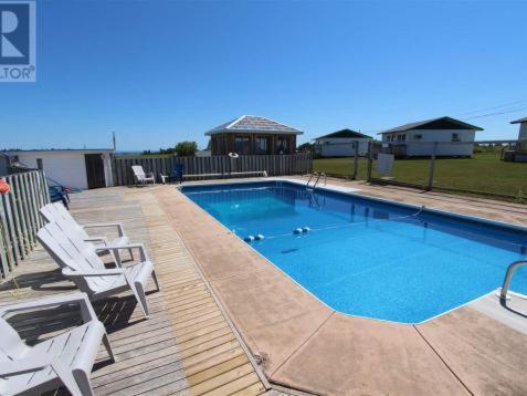 مسبح, Chalets Grand Pre Cottages in North Rustico (PE)