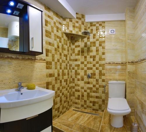 Studio Apartment image 9