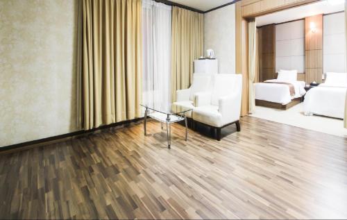 อุลจิน แกรนด์ โฮเต็ล (Uljin Grand Hotel) in อุลจิน-อึบ