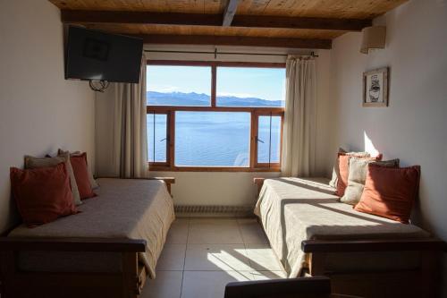 2 bedrooms, 5 beds
