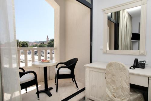 陽台/露台, Hotel Bellevue Trogir in 特羅吉爾舊城