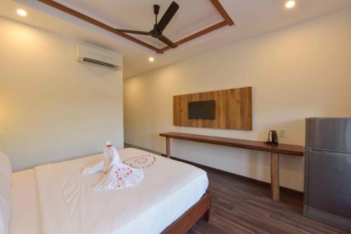 Deluxe Double Room with Balcony image 8