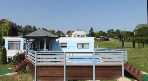  Blue Beach Bungalow in Révfülöp