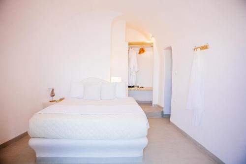  AKROHILL Santorini in 84700 Akrotiri