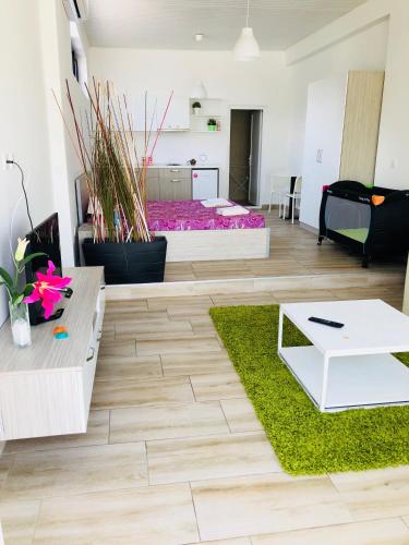 Fuk-tak apartmani,plaza i bar