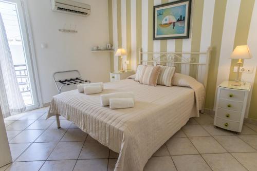 Hotel Cyclades The 2-star Hotel and Studios Cyclades offers comfort and convenience whether youre on business or holiday in Paros Island. Offering a variety of facilities and services, the hotel provides all you ne