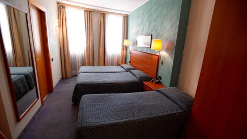 3 twin beds