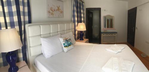 Standard Double Room image 8