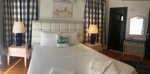 Standard Double Room image 7