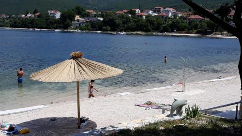  Apartment by sea Dedi in Gornji Karin
