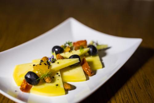 Hotel Merlot - image 12