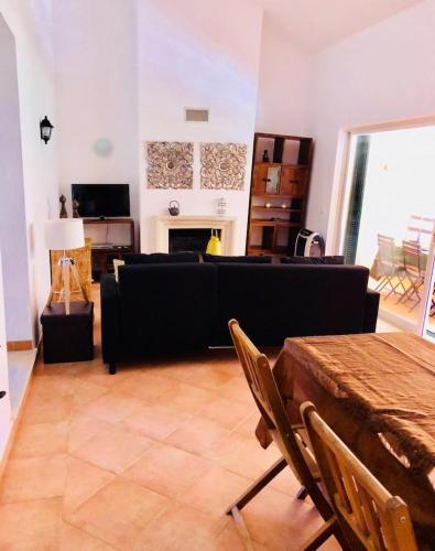  Sea Breeze Golf & Beach Villa, Unterkunft in Charneca
