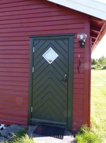 Two-Bedroom Cottage with Shared Bathroom