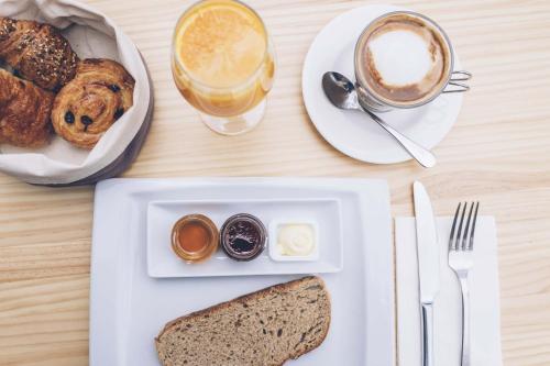 AYA Seahotel - image 7