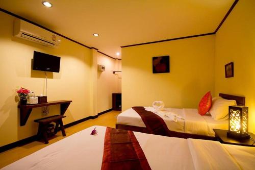 room detail thumbnail 2