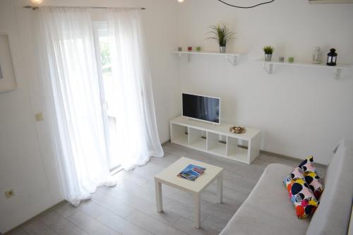 Apartments Milas - image 8