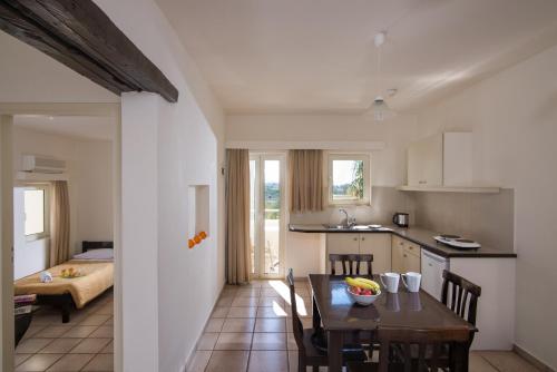 Ourania Apartments - image 3