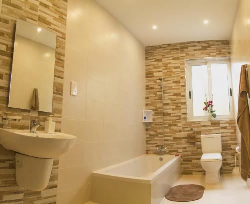 Salle de bain, Pierre & Liana's place in Msida