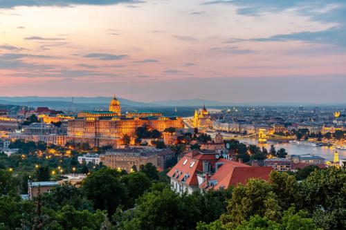 Apartment on Gellért Hill Budapest Downtown with free garage & Castle View, Budapešť