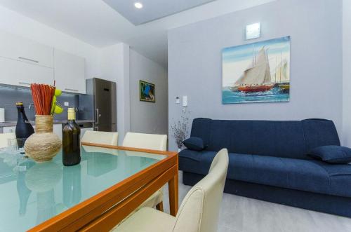 Family friendly apartments with a swimming pool Split - 14203, Split (photo 7)