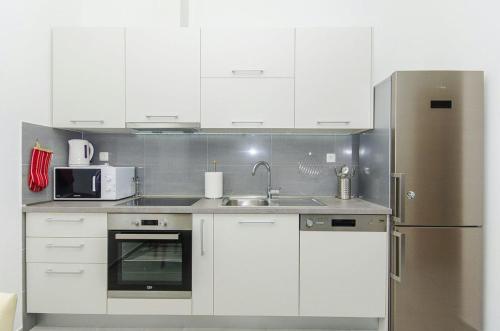 Family friendly apartments with a swimming pool Split - 14203 - image 2
