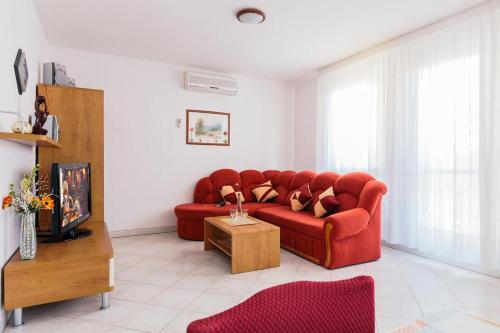 Apartments with a parking space Stinjan Pula - 15560 - image 2
