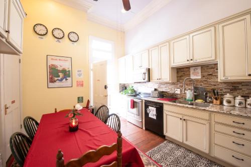 keuken, HOSTEL Auberge NOLA in New Orleans (LA)