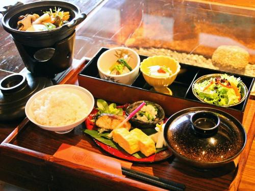 Еда и напитки, Monzen Okagero in Икома