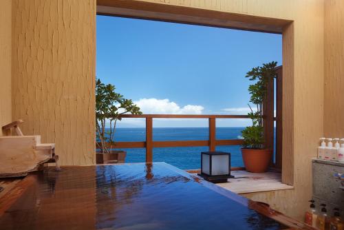 Japanese-Style Junior Suite with Open-Air Bath - Sea View