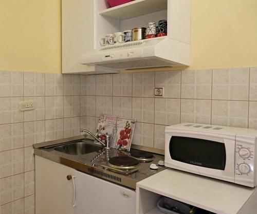 Apartments by the sea Podaca, Makarska - 15685