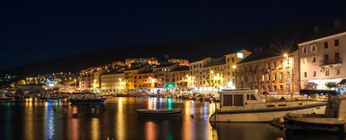 Apartments with a parking space Senj - 5571 - image 13