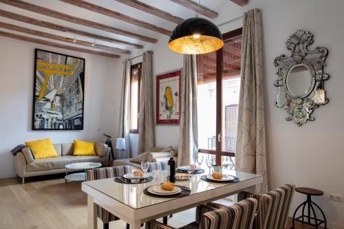 B&B Valencia - FLORIT FLATS - Serranos Apartment - Bed and Breakfast Valencia