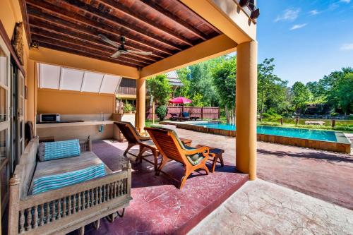 Swimming pool, Vana Varin Resort Hua Hin in Tub Tai