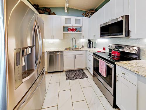 2611 Avenue Q Cottage - image 2