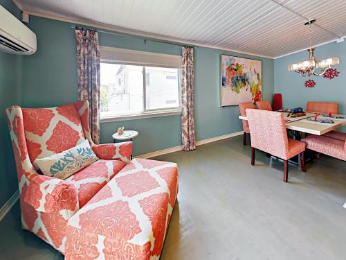 2611 Avenue Q Cottage - image 8