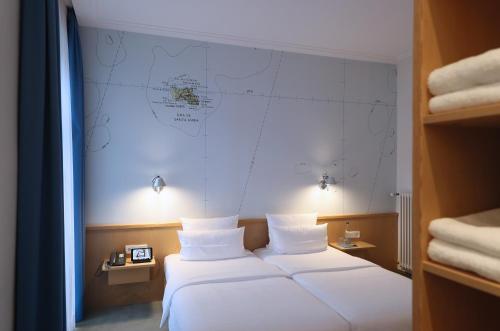 Quiet Double Room image 9