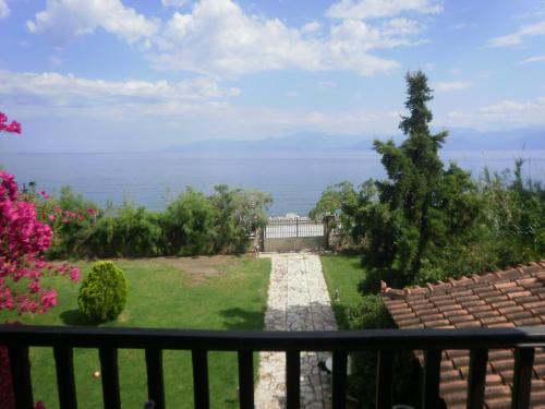  Seafronthouse-amazing view, Unterkunft in Tolofón