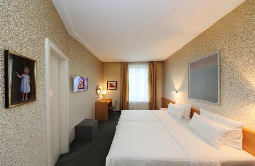 Urban Double Room  image 6
