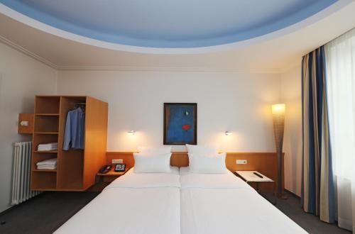 Urban Double Room  image 3