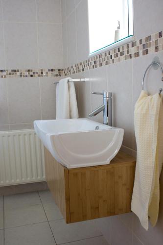Bathroom, Grove House Bed & Breakfast in Carlingford