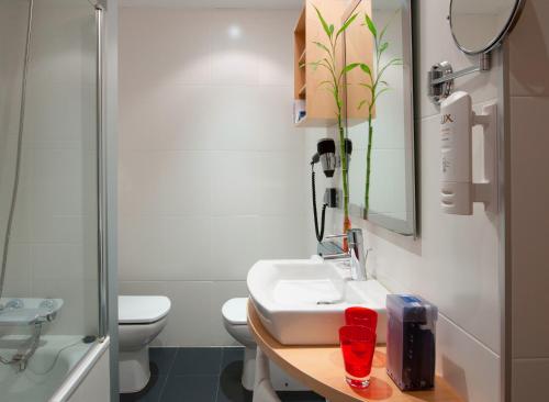 Hotel Zentral Ave - image 13