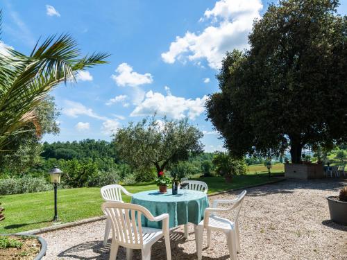 Urbane Mansion in Perugia with Swimming Pool