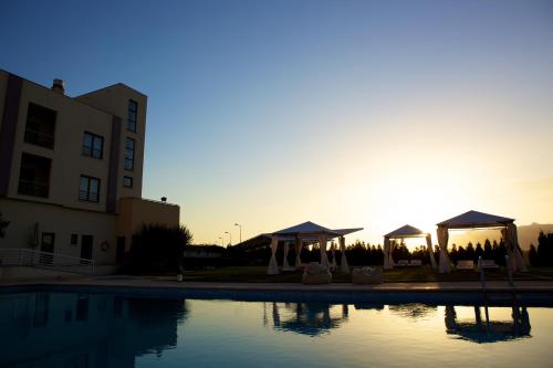 สระว่ายน้ำ, Hotel SJ in ตอนเดลา