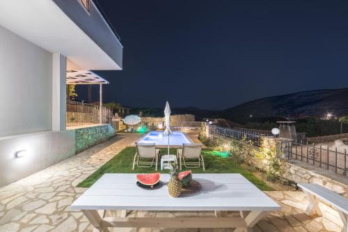 정원, Villa Provenza in 아나포니트리아