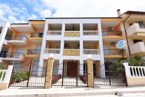  Eleonas Apartments, Pension in Nea Moudania