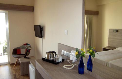 Marina Hotel - image 2